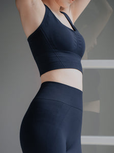 NU Concept 肌能衣研製所 FIR 美敷肌能壓力褲－ 深邃藍，壓力褲推薦，添加了獨家FIR遠紅外線技術，藉由吸收身體紅外線再反射回肌膚機制，促進血液流速，增加血氧濃度！就像幫腿敷面膜！