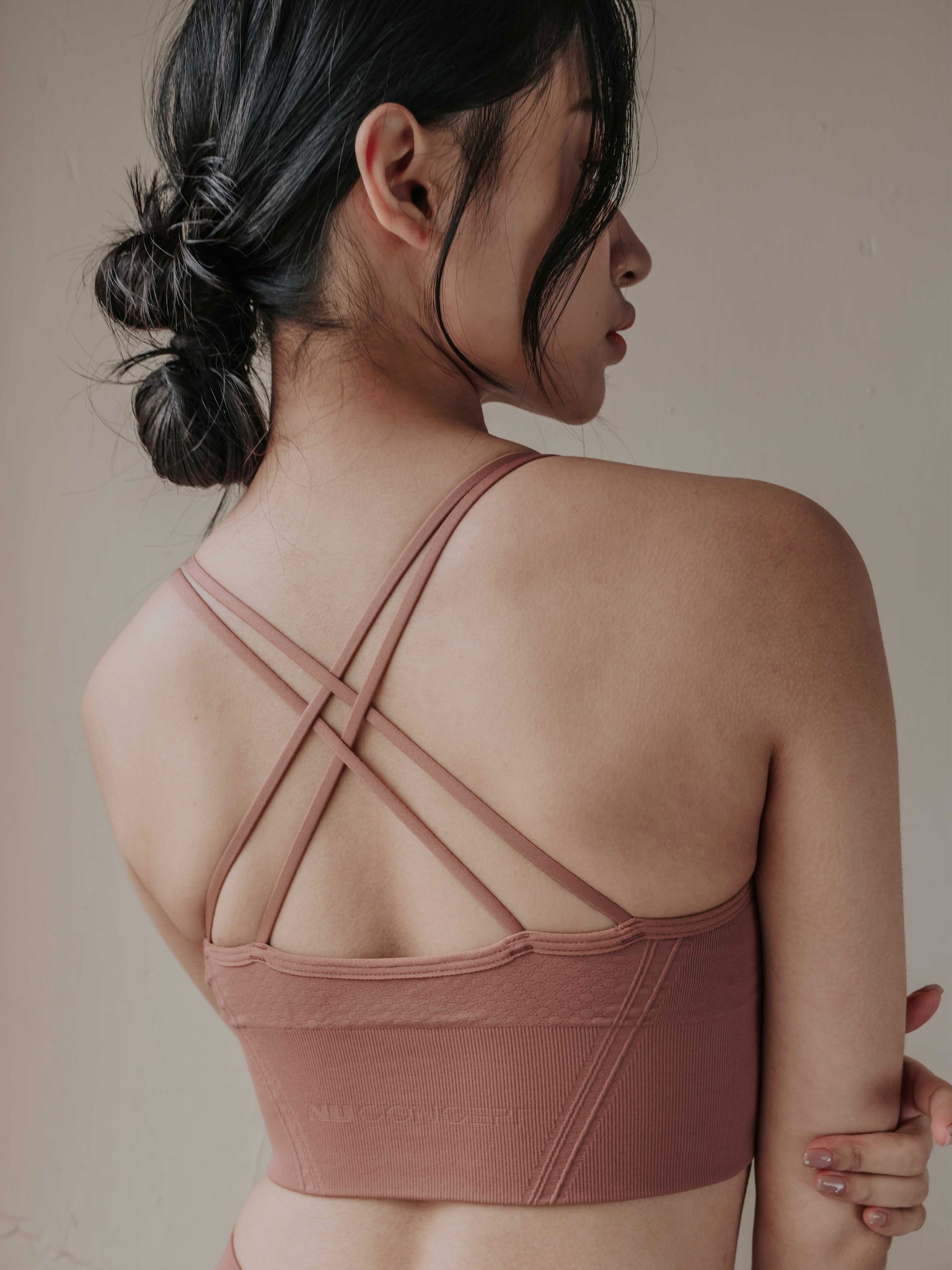 NU Concept 肌能衣研製所 FIR 美敷肌能運動內衣－交叉款 -沙漠玫瑰粉，運動內衣首選品牌！