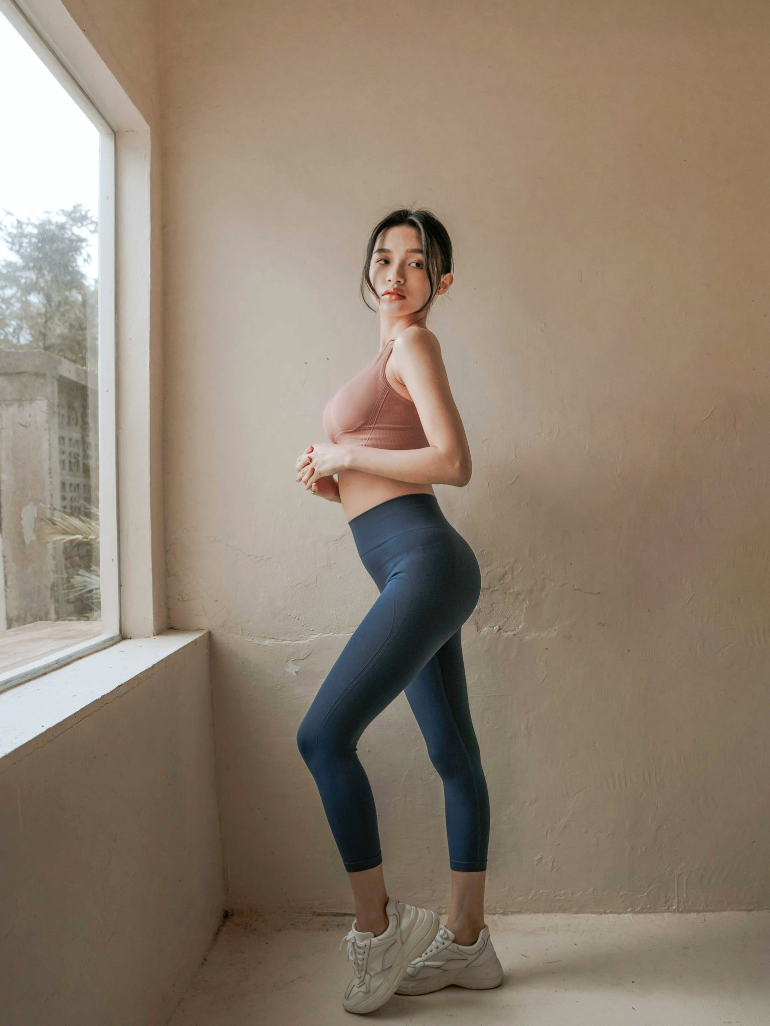 NU Concept FIR 美敷肌能壓力褲－七分-寧靜藍綠，添加了獨家FIR遠紅外線技術，藉由吸收身體紅外線再反射回肌膚機制，促進血液流速，增加血氧濃度！壓力褲推薦，台灣在地運動品牌，專為女性設計的面膜褲！